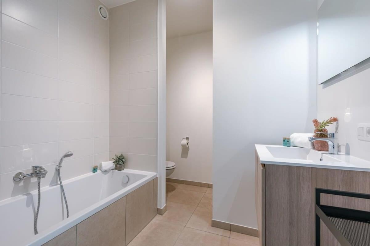 Huswell - Lovely New Apartment At The Harbor + Parking Brugge Buitenkant foto