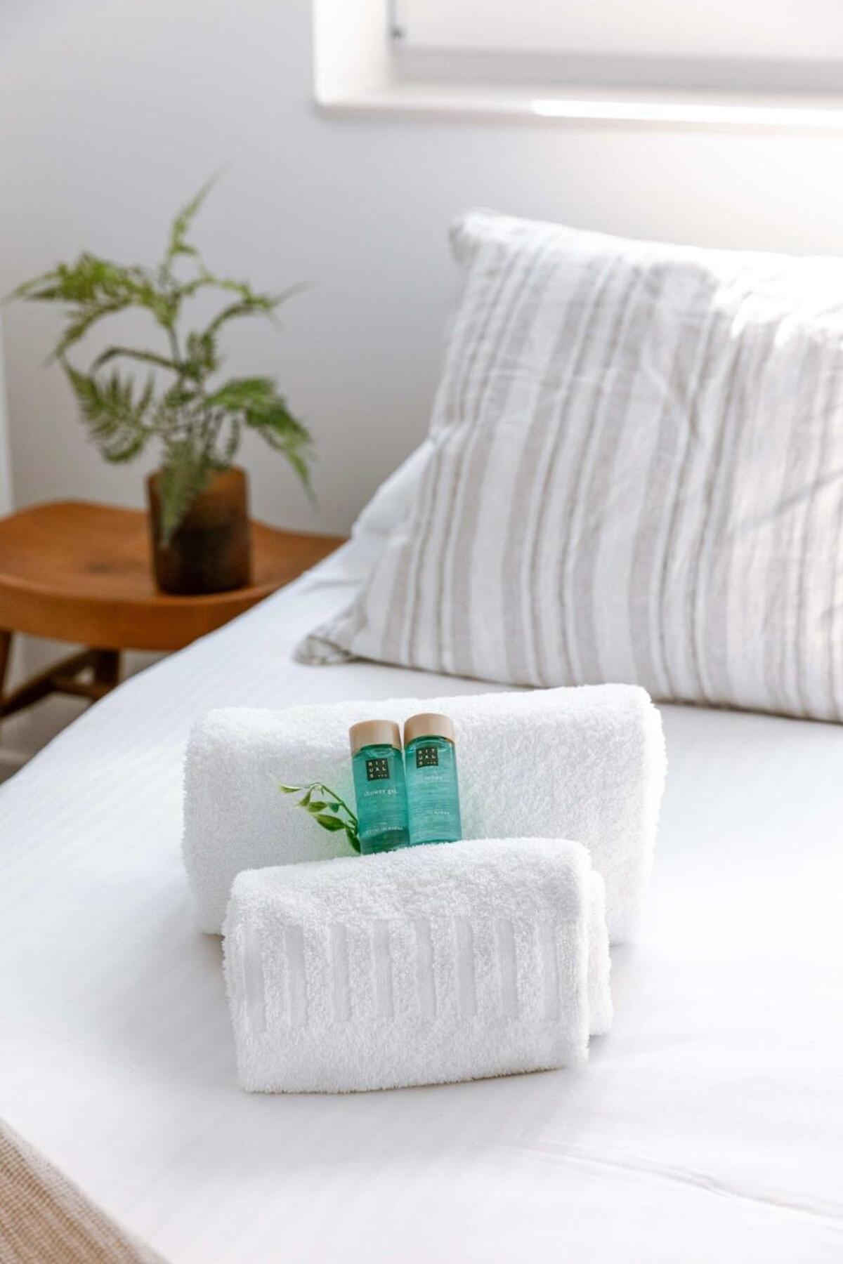 Huswell - Lovely New Apartment At The Harbor + Parking Brugge Buitenkant foto